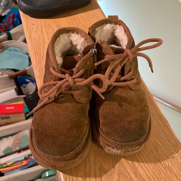 Kids UGG boots - Picture 2 of 2